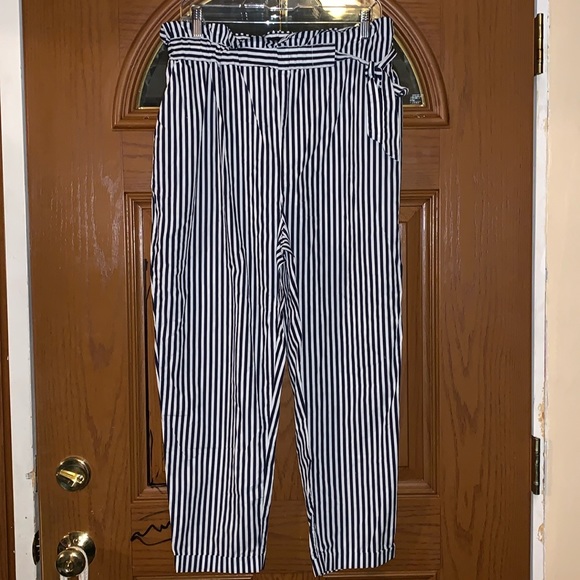 Zara Basic Navy & White Vertical Stripe High-Rise Paperbag Style Belted Pants - Picture 6 of 16